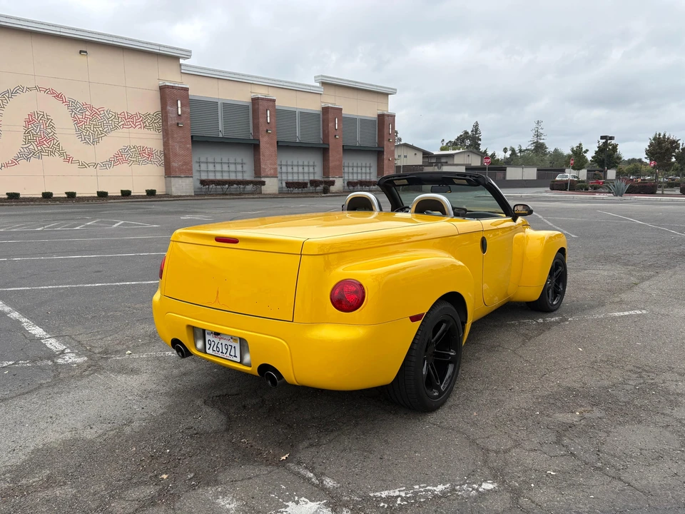 2004 Chevrolet SSR - Image 15 of 31