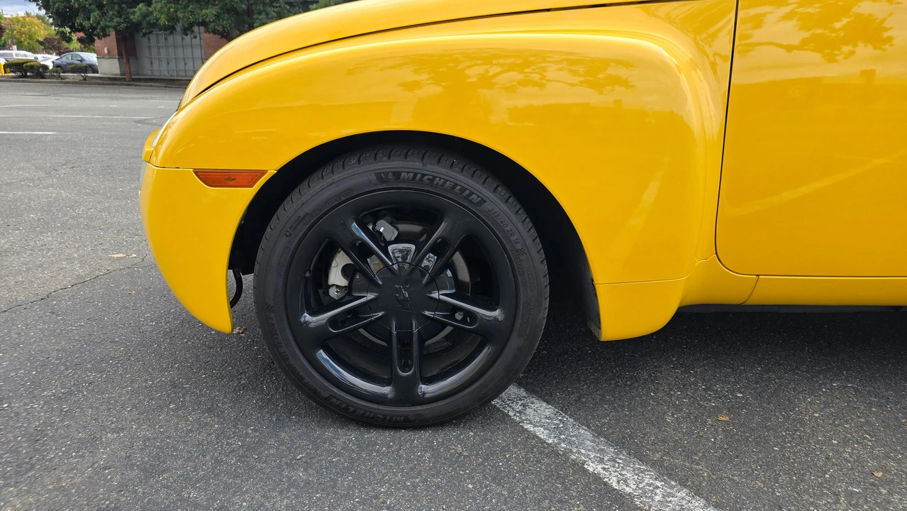 2004 Chevrolet SSR - Image 28 of 31
