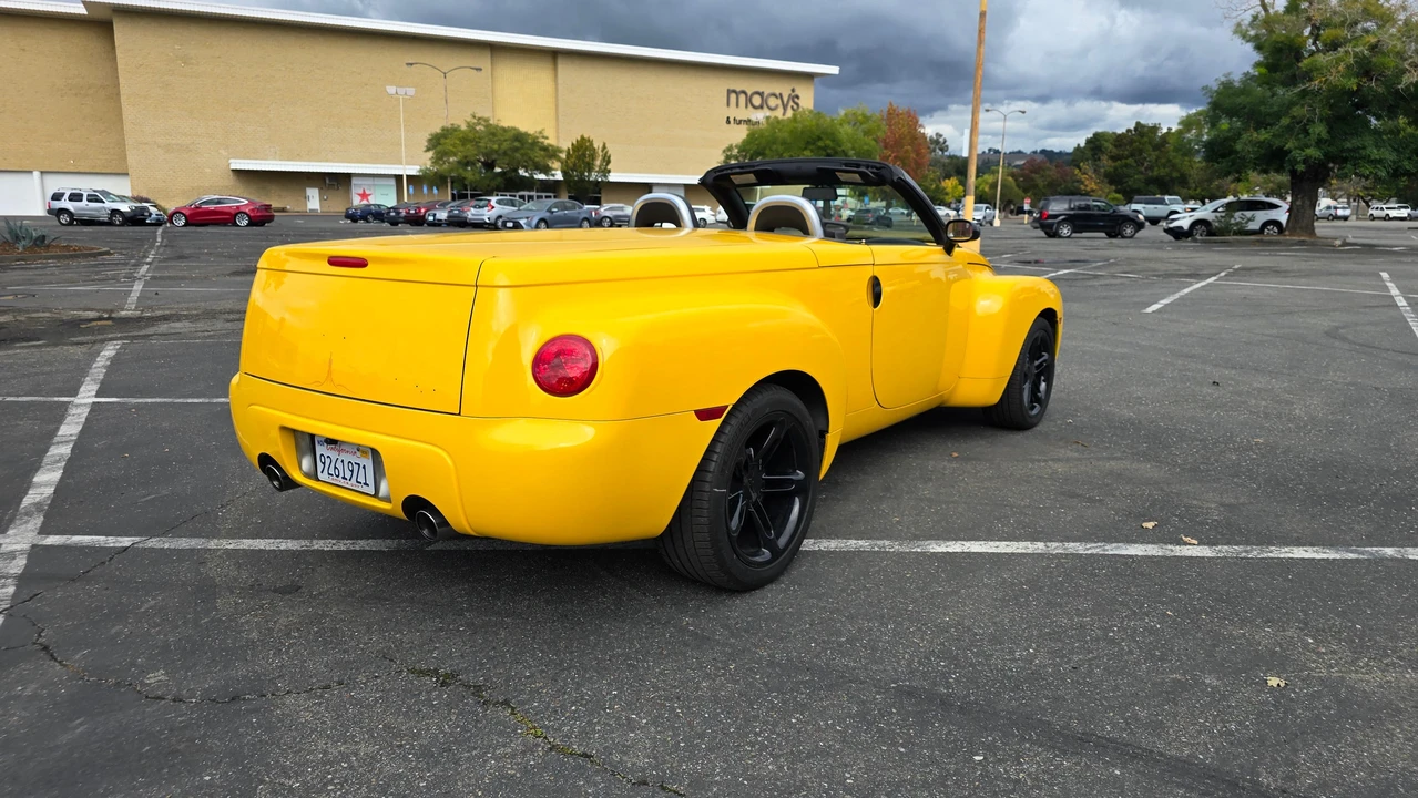 2004 Chevrolet SSR - Image 16 of 31
