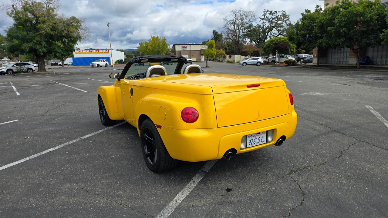 2004 Chevrolet SSR - Image 12 of 31