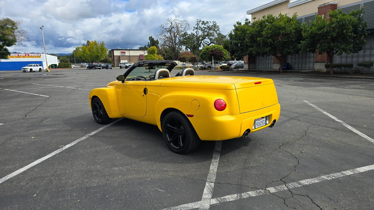 2004 Chevrolet SSR - Image 10 of 31
