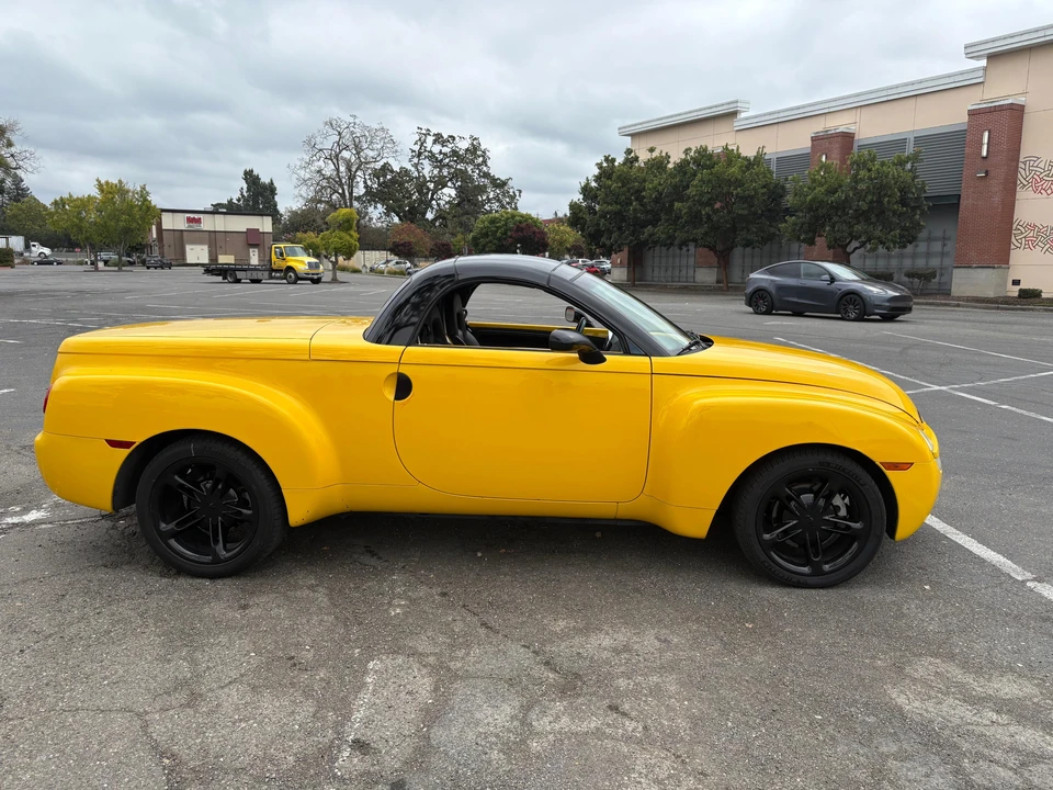 2004 Chevrolet SSR - Image 24 of 31
