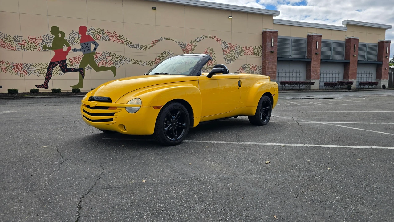 2004 Chevrolet SSR - Image 8 of 31