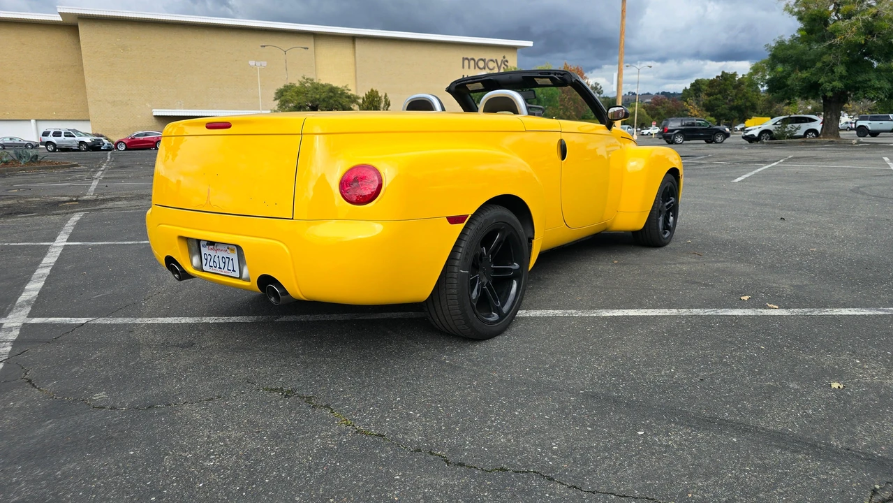 2004 Chevrolet SSR - Image 17 of 31