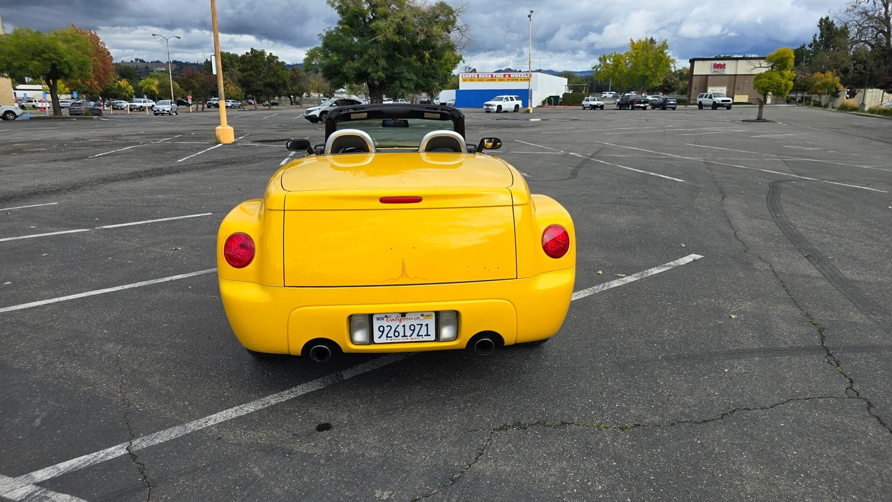 2004 Chevrolet SSR - Image 13 of 31