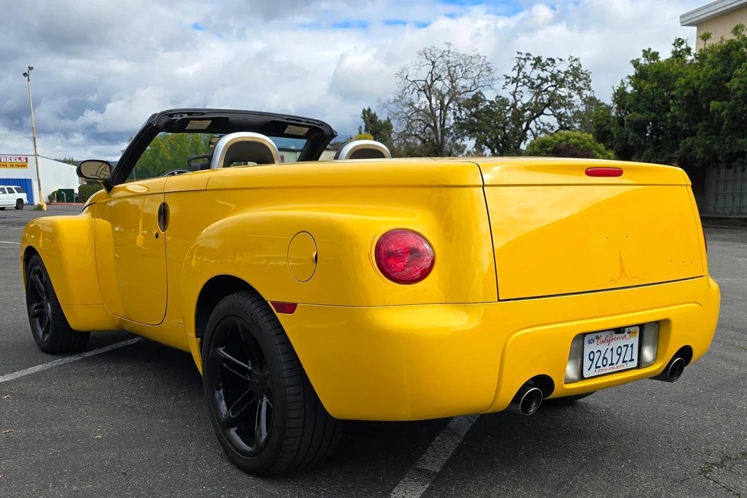 2004 Chevrolet SSR - Image 4 of 31