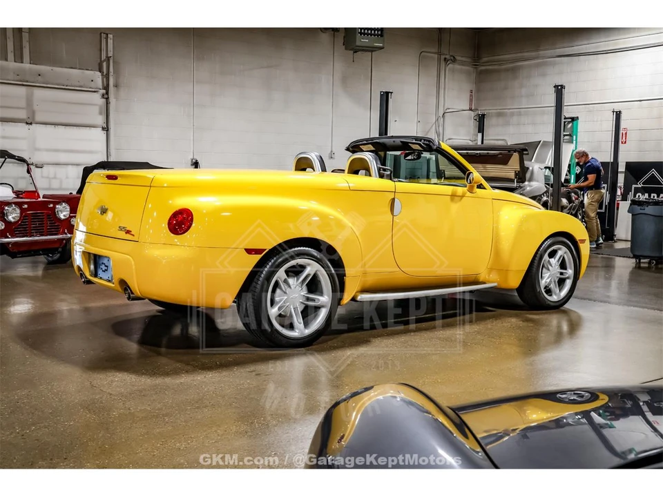 2004 Chevrolet SSR - Image 24 of 31