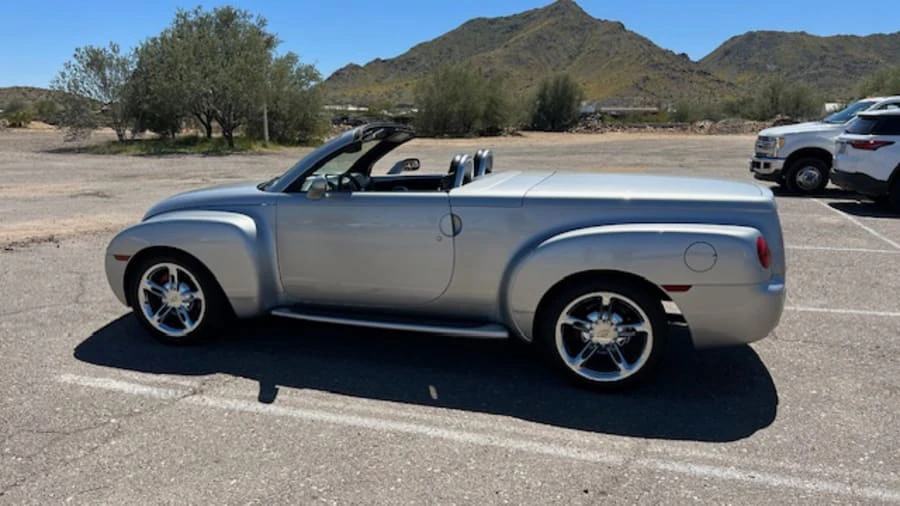 2004 Chevrolet SSR - Image 3 of 14