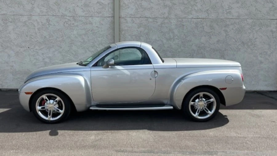 2004 Chevrolet SSR - Image 2 of 14