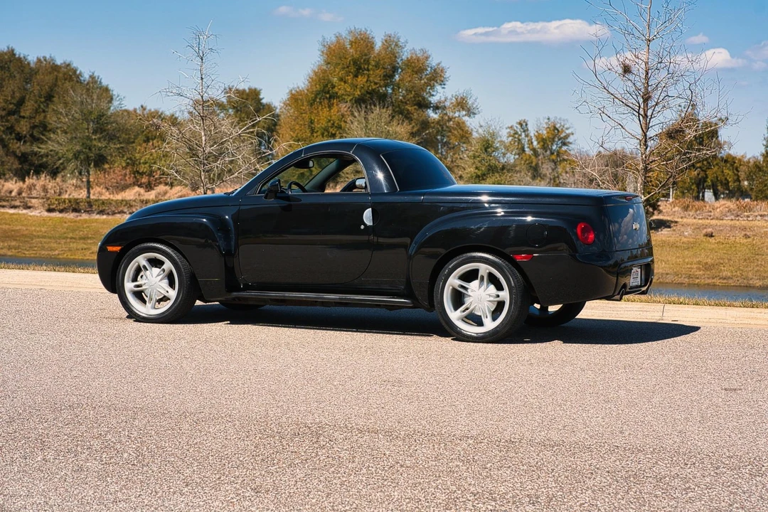 2004 Chevrolet SSR - Image 19 of 21