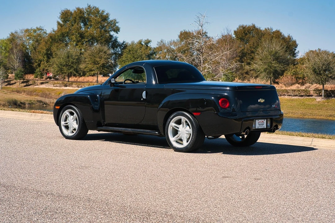 2004 Chevrolet SSR - Image 4 of 21