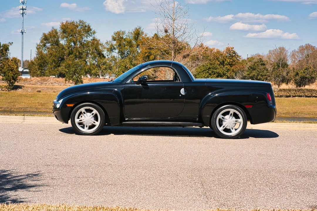 2004 Chevrolet SSR - Image 2 of 21