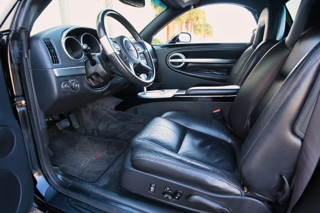 2004 Chevrolet SSR - Image 12 of 21