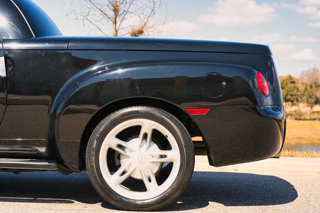 2004 Chevrolet SSR - Image 30 of 31