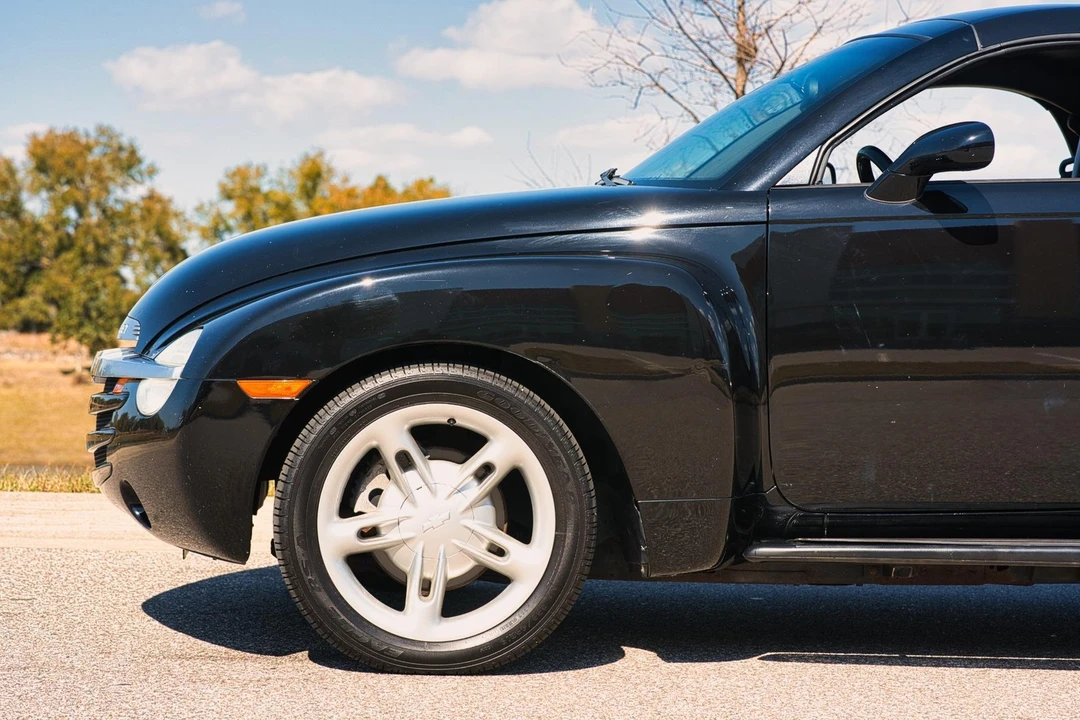 2004 Chevrolet SSR - Image 28 of 31