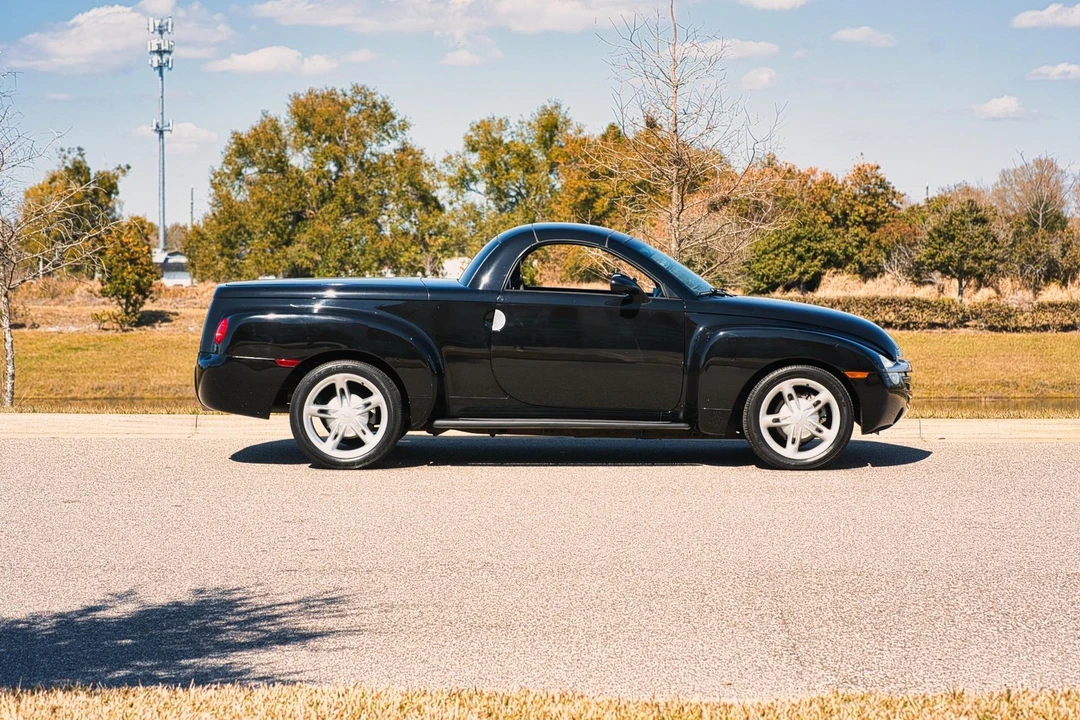 2004 Chevrolet SSR - Image 7 of 31