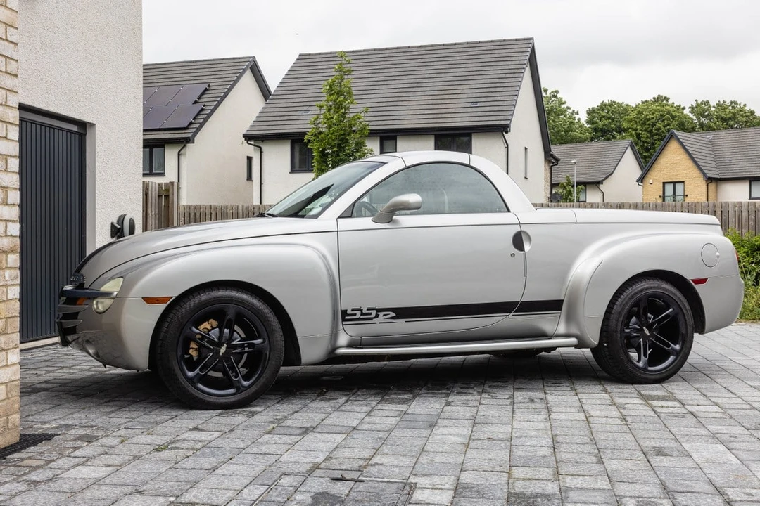 2004 Chevrolet SSR - Image 3 of 30
