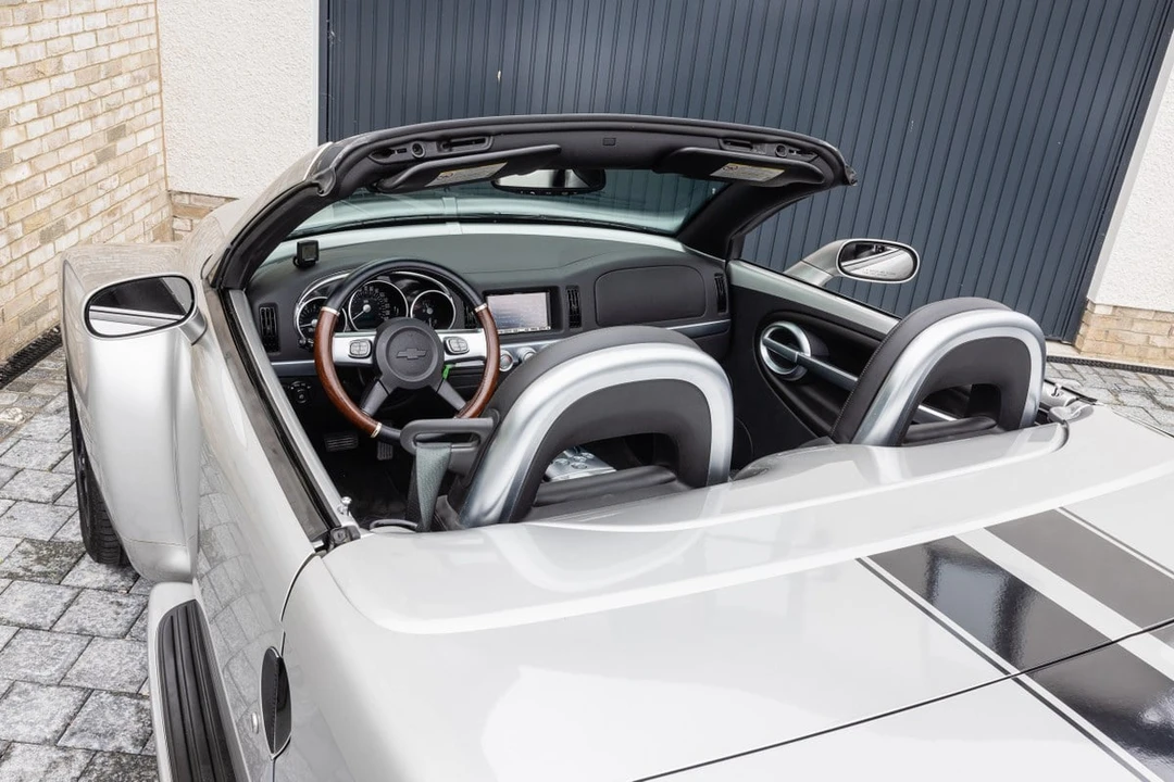 2004 Chevrolet SSR - Image 23 of 30