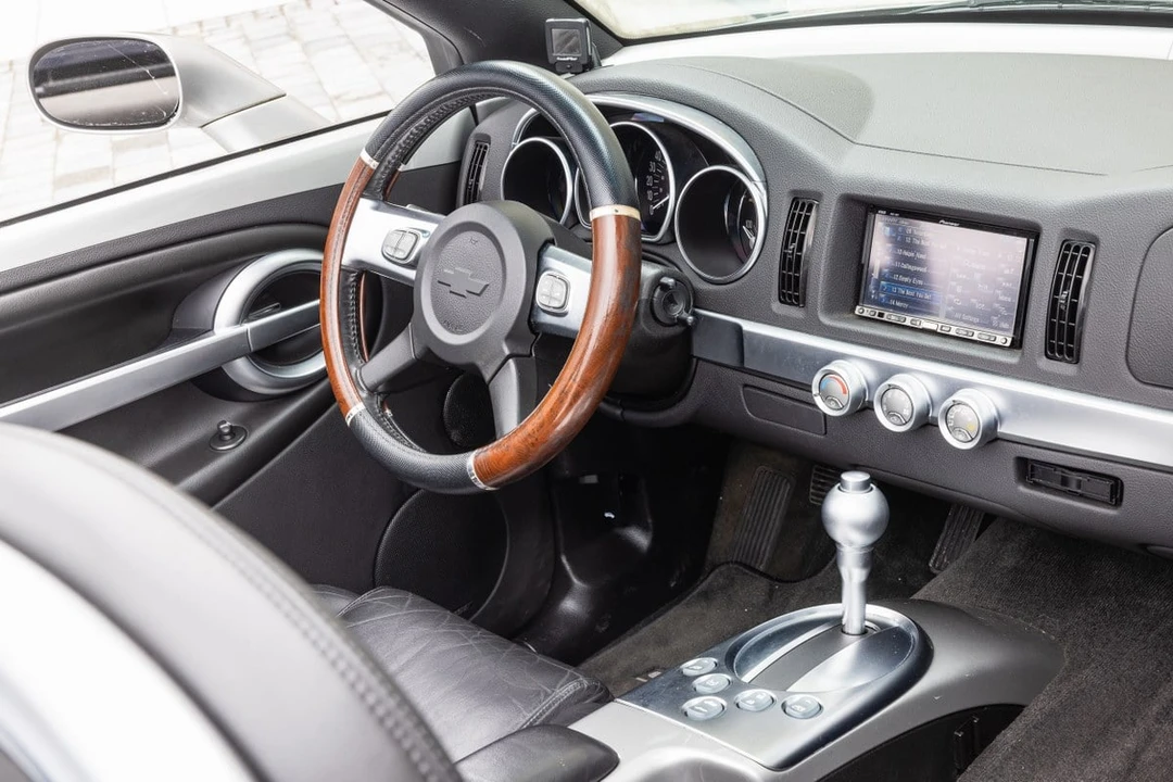 2004 Chevrolet SSR - Image 25 of 30