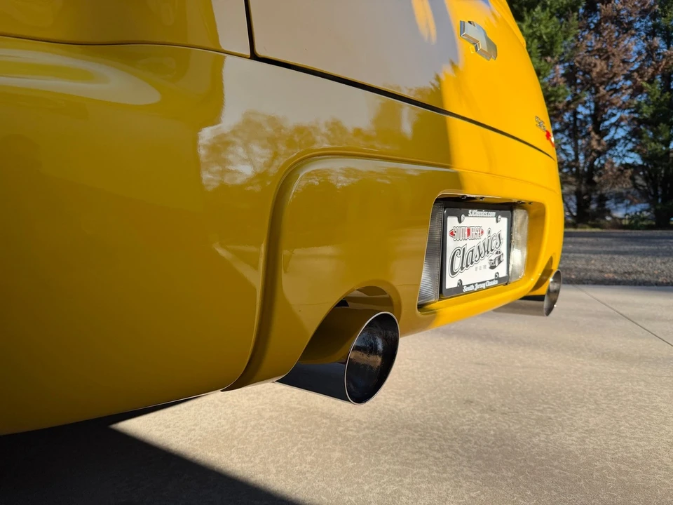 2004 Chevrolet SSR - Image 6 of 21