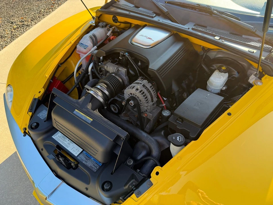 2004 Chevrolet SSR - Image 12 of 21