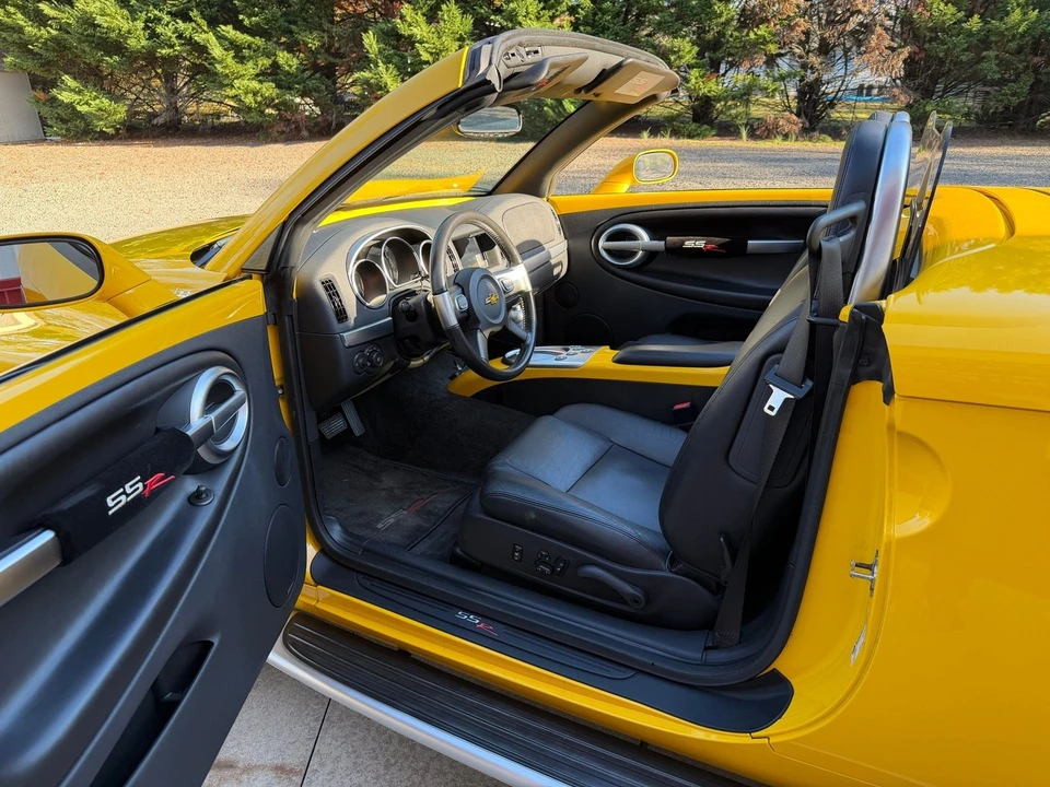 2004 Chevrolet SSR - Image 5 of 21