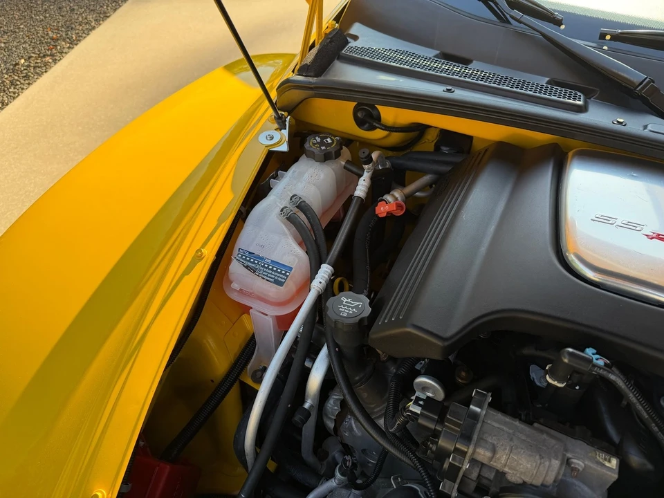 2004 Chevrolet SSR - Image 10 of 21