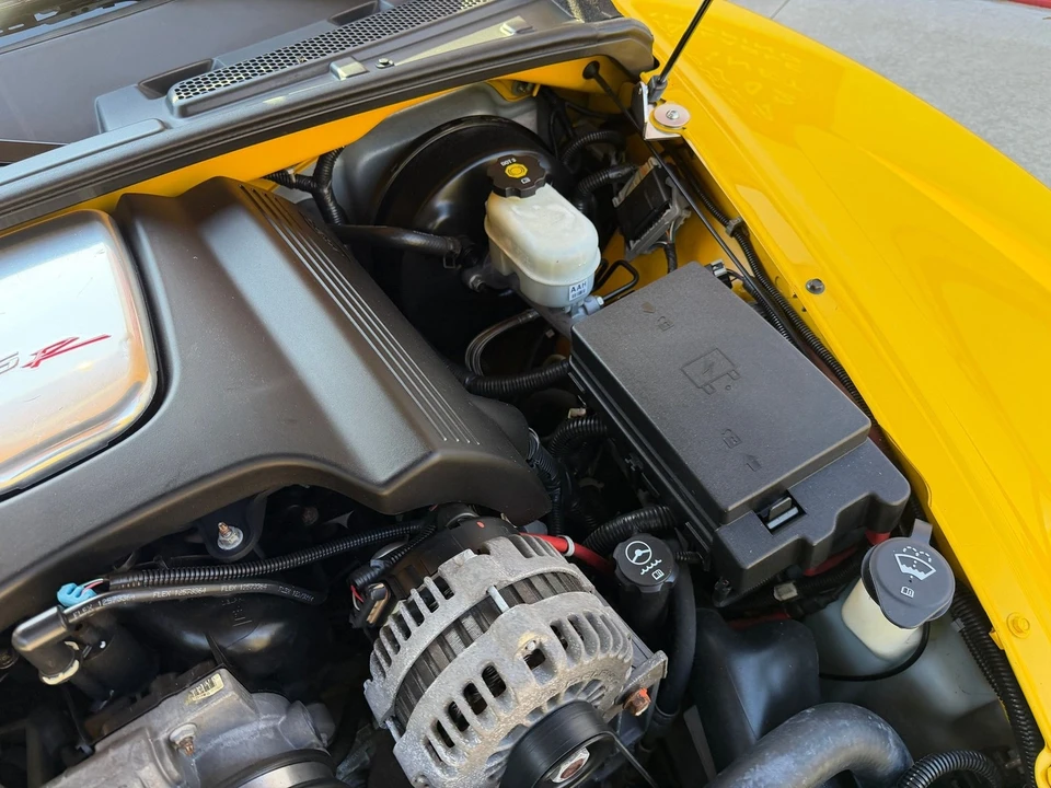 2004 Chevrolet SSR - Image 11 of 21