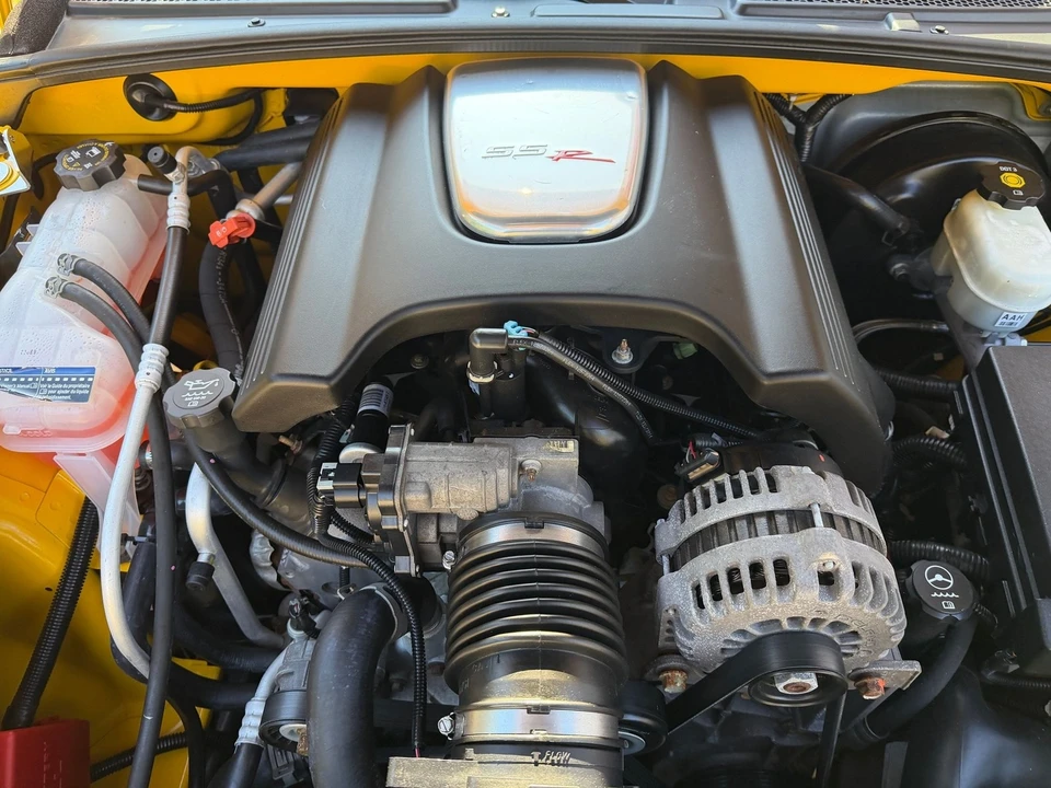 2004 Chevrolet SSR - Image 9 of 21