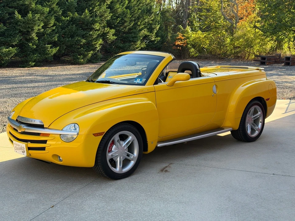 2004 Chevrolet SSR - Image 3 of 21