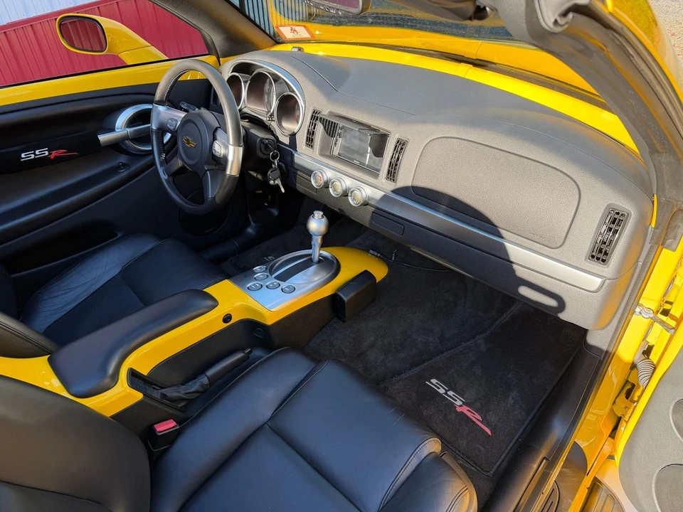 2004 Chevrolet SSR - Image 17 of 21