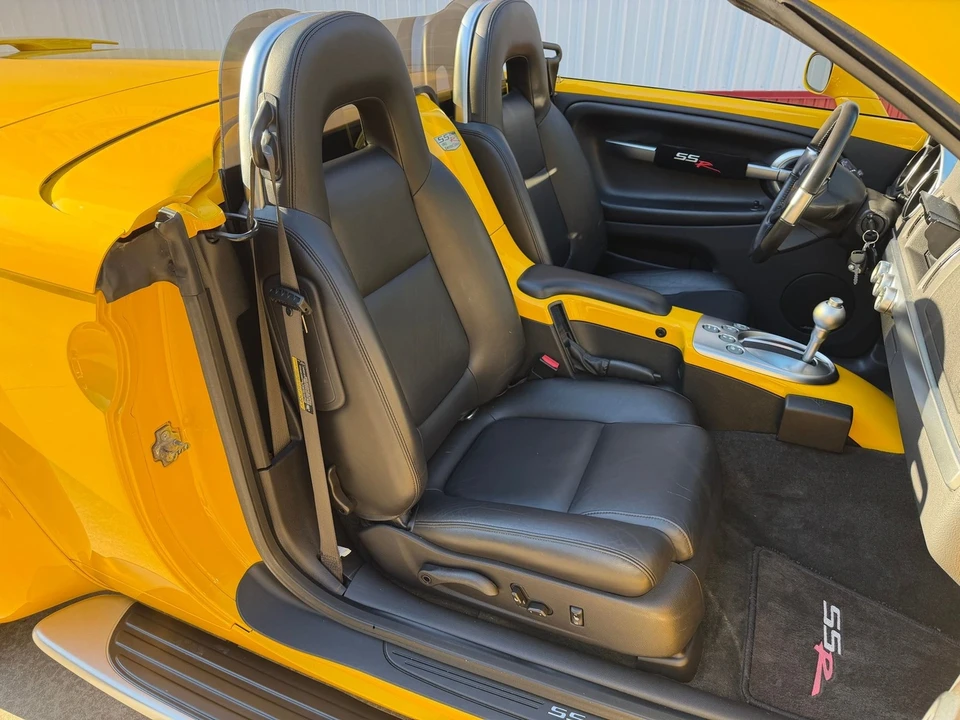 2004 Chevrolet SSR - Image 15 of 21