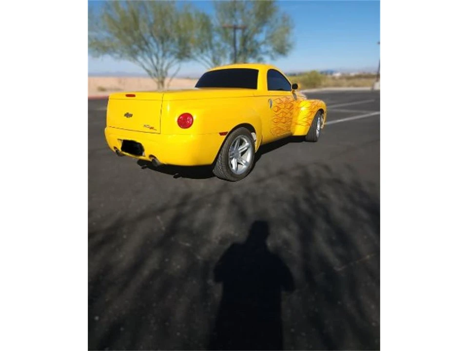 2004 Chevrolet SSR - Image 2 of 11