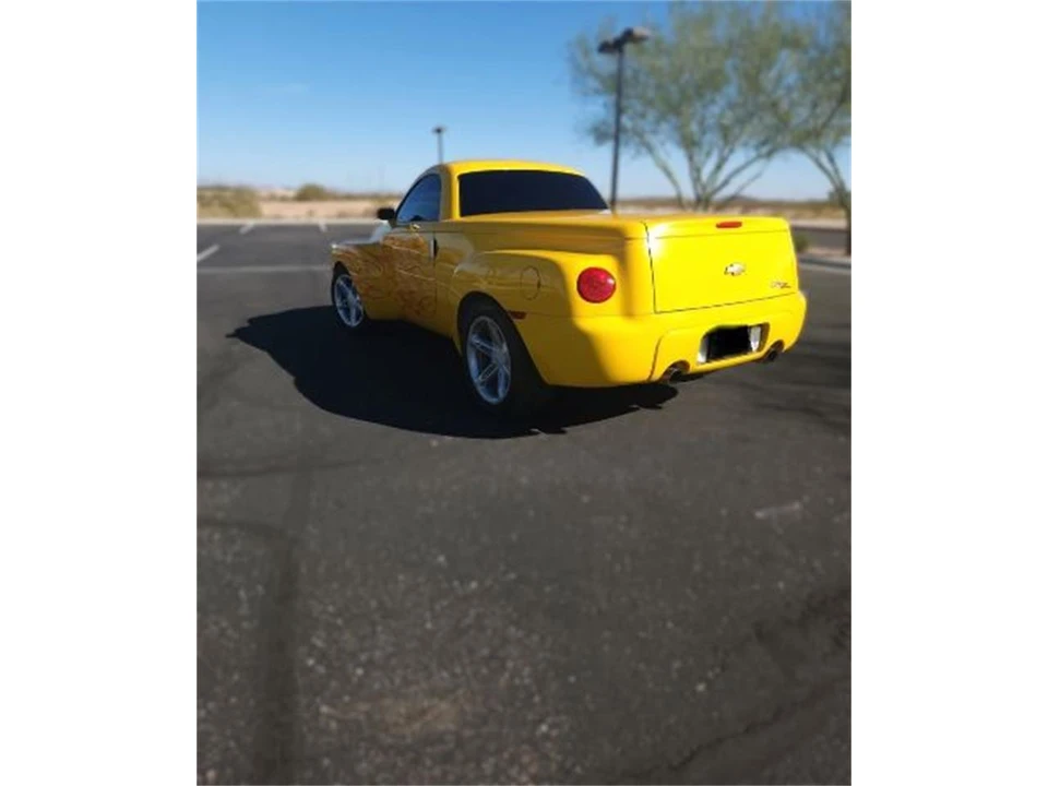2004 Chevrolet SSR - Image 3 of 11