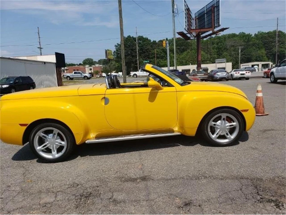 2004 Chevrolet SSR - Image 5 of 6