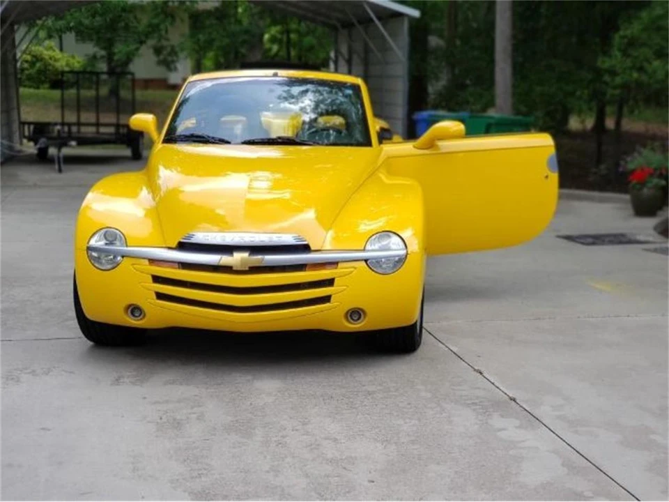 2004 Chevrolet SSR - Image 3 of 6