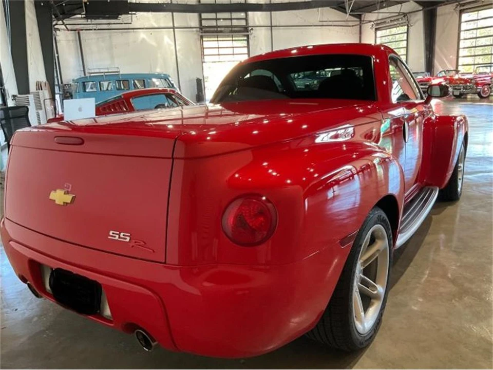 2004 Chevrolet SSR - Image 2 of 19