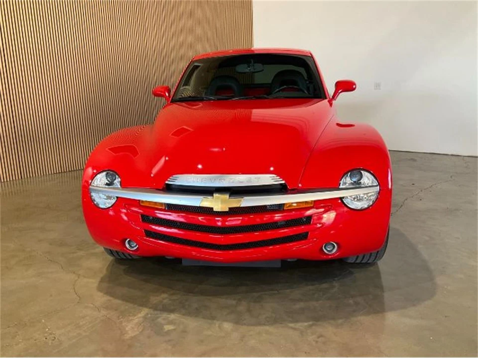 2004 Chevrolet SSR - Image 3 of 19