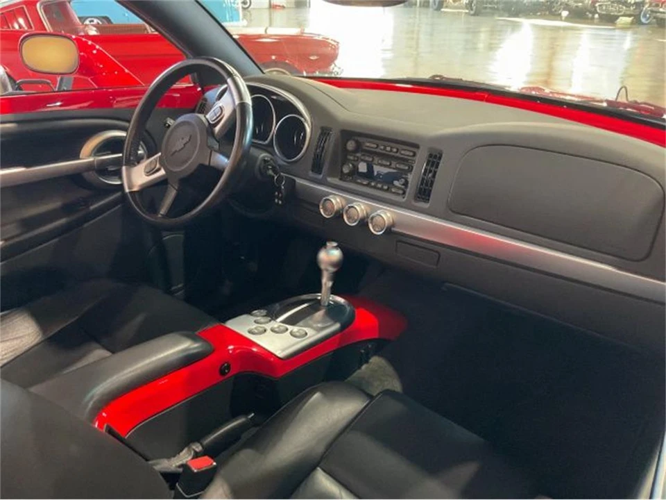 2004 Chevrolet SSR - Image 9 of 19