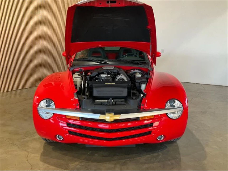 2004 Chevrolet SSR - Image 4 of 19
