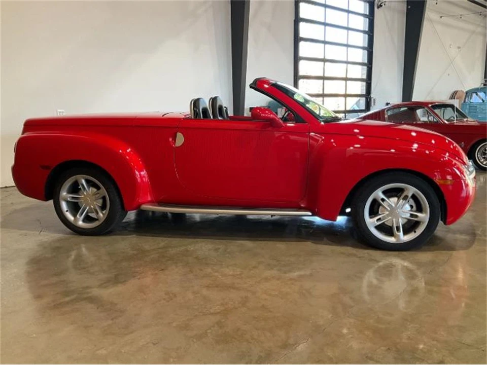 2004 Chevrolet SSR - Image 17 of 19