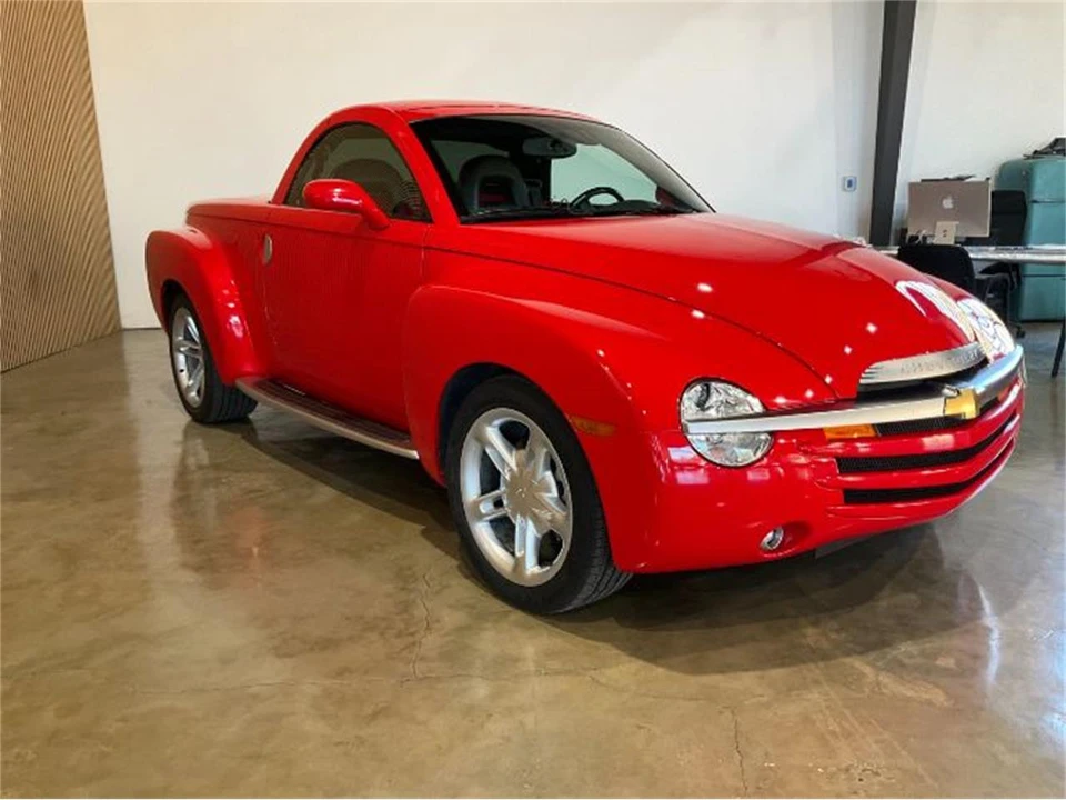 2004 Chevrolet SSR - Image 18 of 19