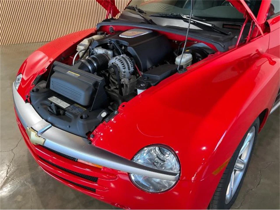2004 Chevrolet SSR - Image 16 of 19