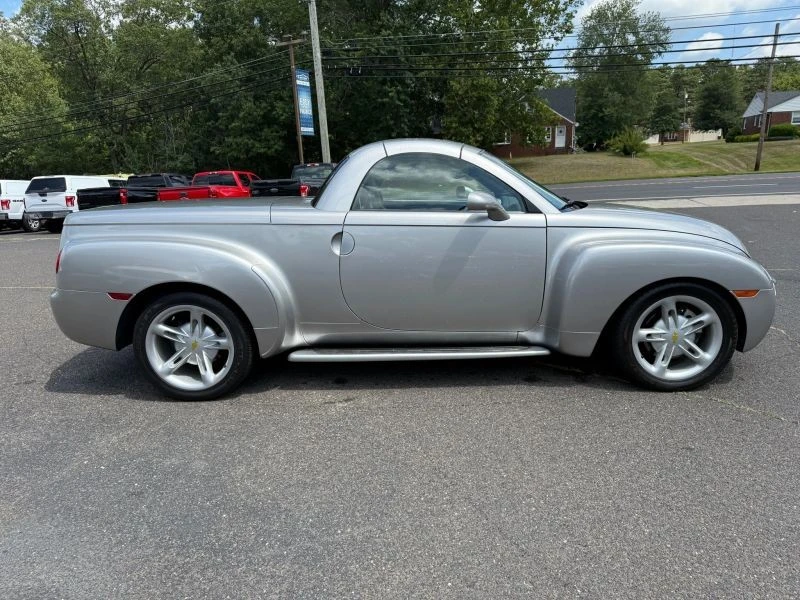 2004 Chevrolet SSR - Image 9 of 12
