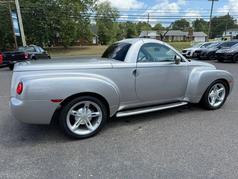 2004 Chevrolet SSR - Image 8 of 12