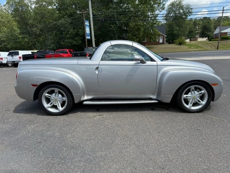 2004 Chevrolet SSR - Image 9 of 12