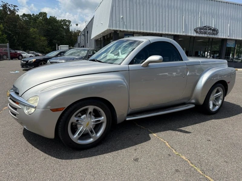 2004 Chevrolet SSR - Image 2 of 12