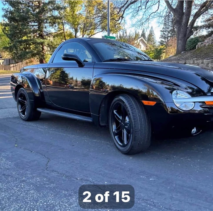 2004 Chevrolet SSR - Image 2 of 9