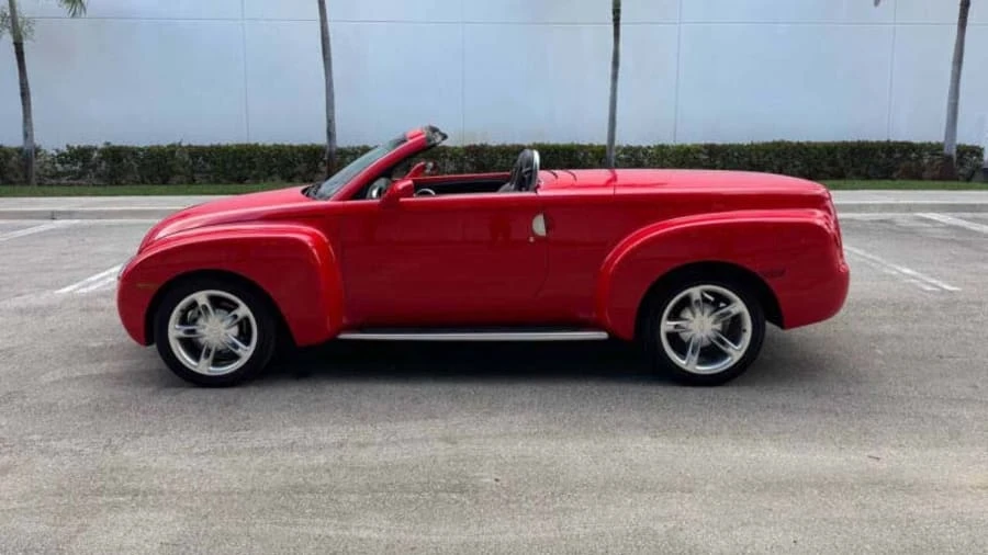 2004 Chevrolet SSR - Image 2 of 19
