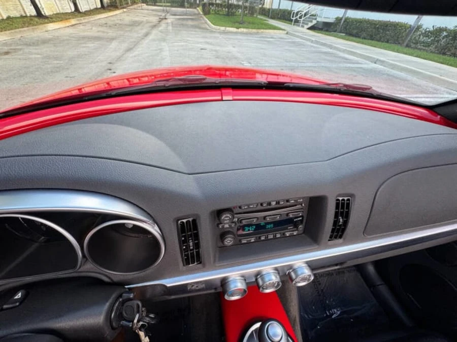 2004 Chevrolet SSR - Image 16 of 19